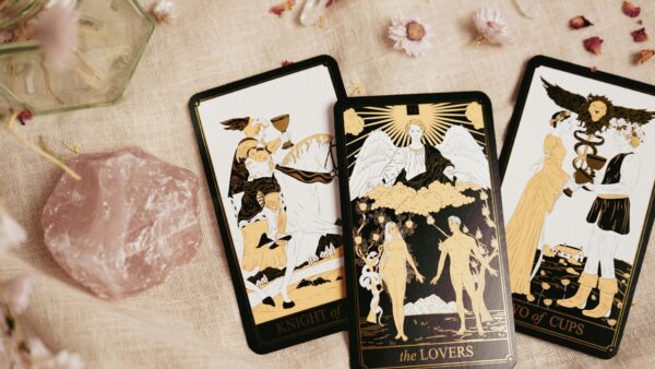 占いの帝王「四柱推命」で解読する、あなたの"運命の設計図"