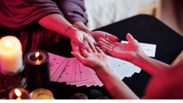 占い師って資格がいるの?実は誰でも学べる理由