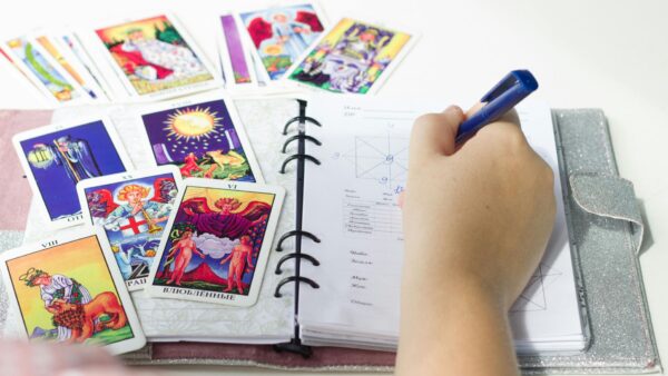 「占い師に向いている人」3つの特徴｜鑑定歴27年プロが本音で語る